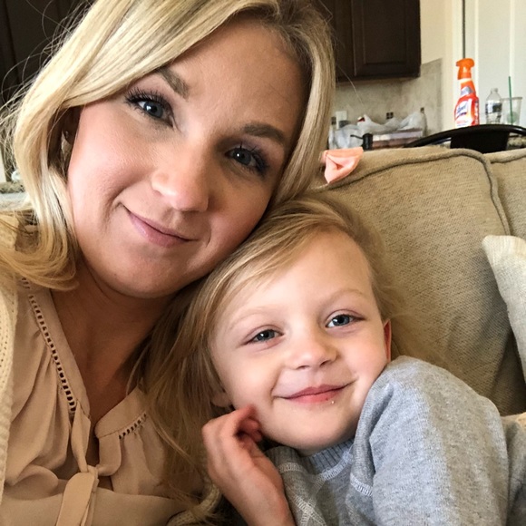 Meet your Posher, Caitlin - Picture 1 of 1